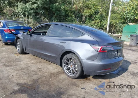 2022 Tesla Model 3 Long Range Dual Motor All-Wheel Drive z USA, uszkodzony, nr VIN 5YJ3E1EB4NF240157